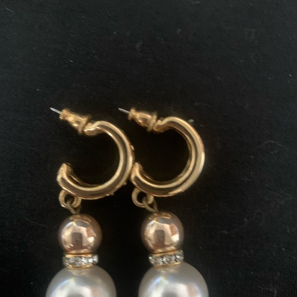 Vintage, costume, gold, rhinestones & Pearl drop pierced earrings. - Picture 4 of 4